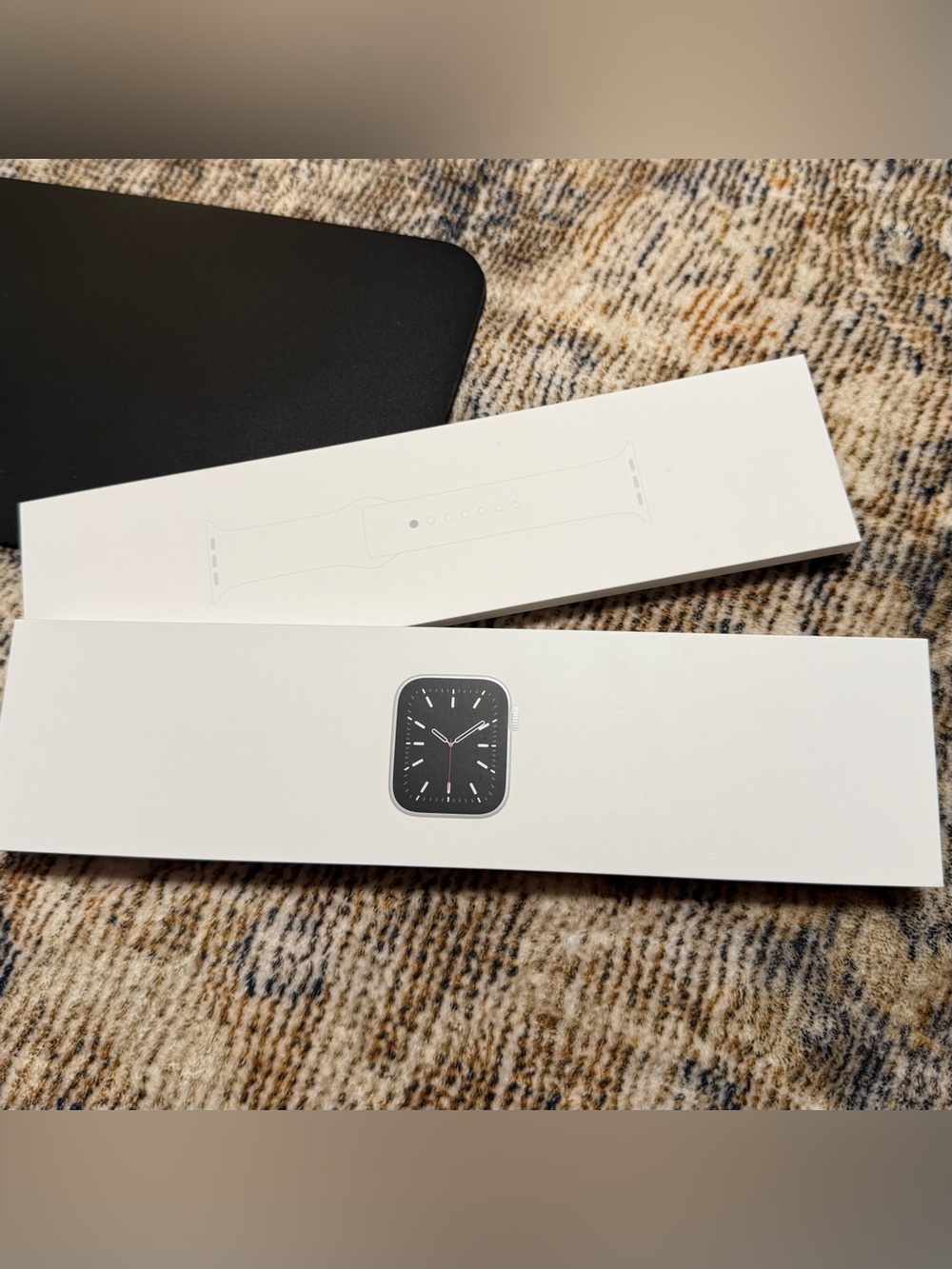 Apple Watch Series 6 — 40mm — White Sport Band plus dressy bands - Picture 8 of 11